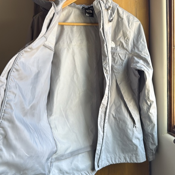 The North Face rain jacket size small, never worn - Picture 6 of 10